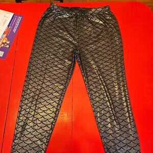 Shiny scale leggings